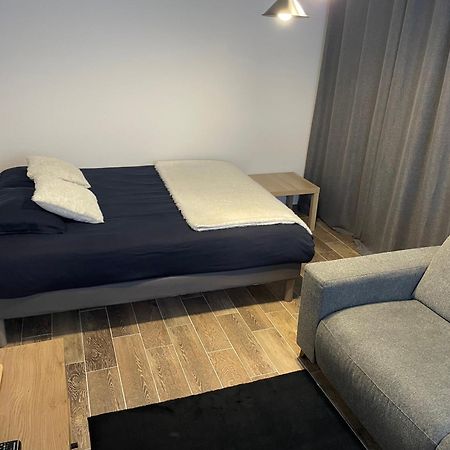 Studio Bien Situe & Tout Equipe Dans Une Maison 雄济耶 外观 照片