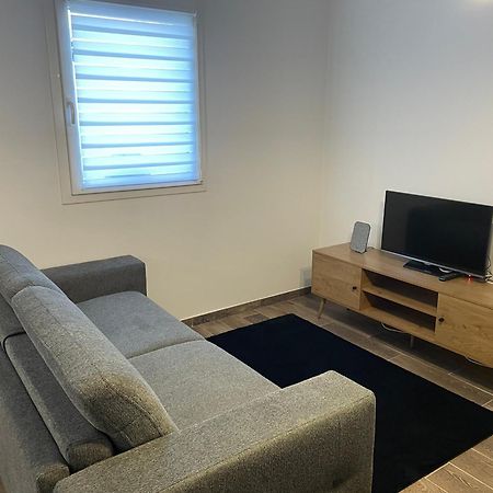 Studio Bien Situe & Tout Equipe Dans Une Maison 雄济耶 外观 照片