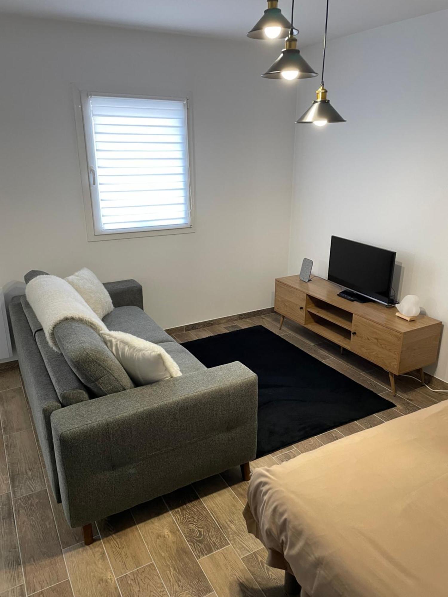 Studio Bien Situe & Tout Equipe Dans Une Maison 雄济耶 外观 照片