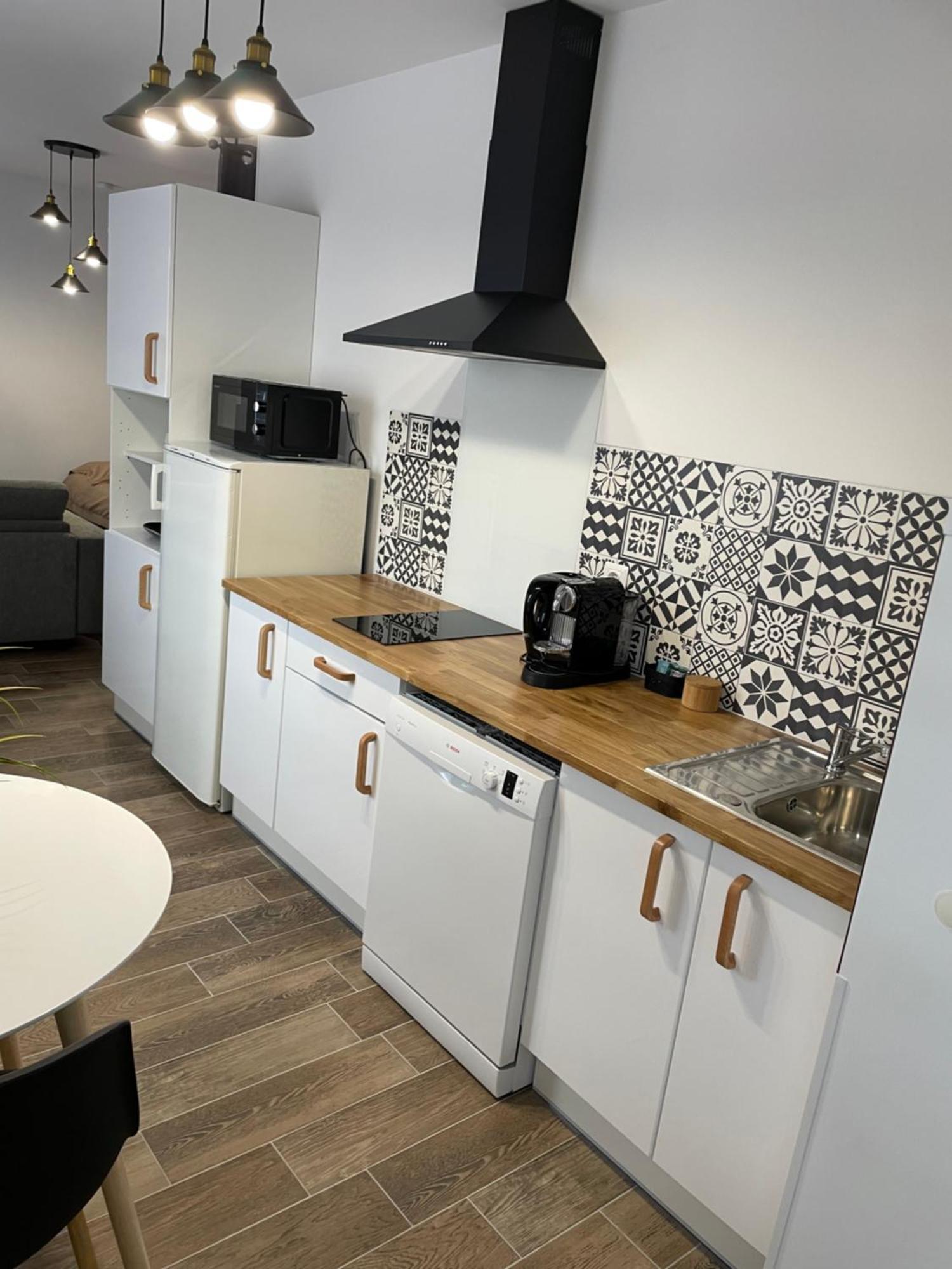 Studio Bien Situe & Tout Equipe Dans Une Maison 雄济耶 外观 照片