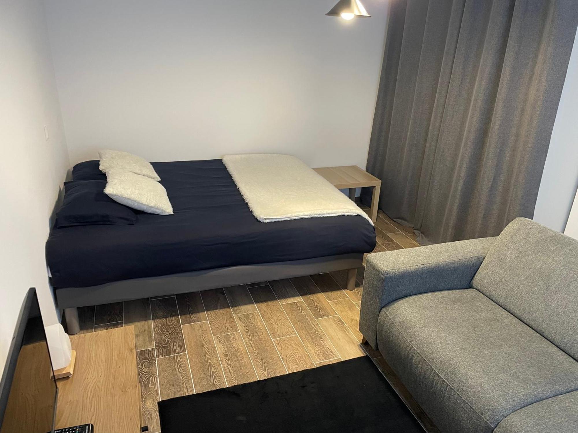 Studio Bien Situe & Tout Equipe Dans Une Maison 雄济耶 外观 照片
